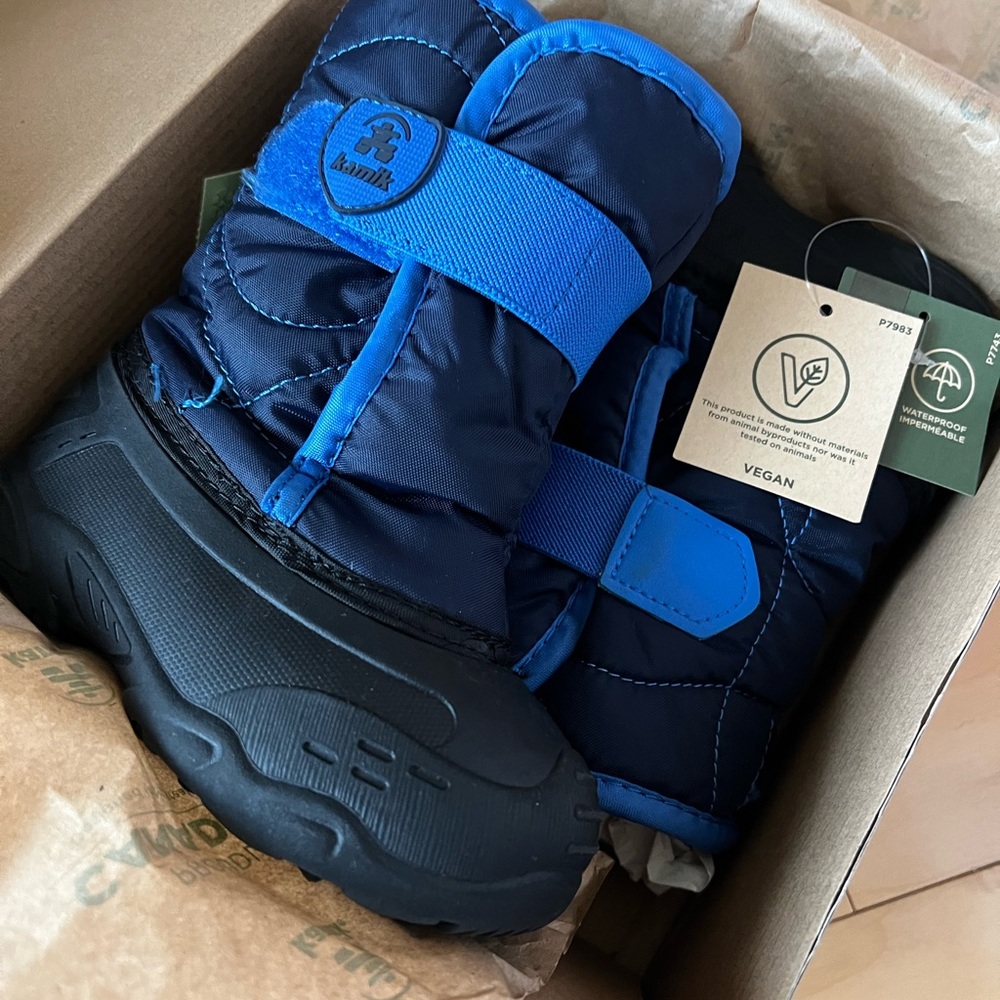 Kamik Snowbug in Navy